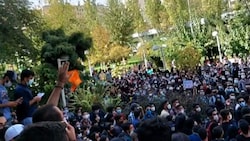 Proteste gegen die politische Elite im Iran (Archivbild) (Bild: AFP)