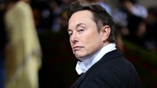 Elon Musk fällt immer wieder auf. (Bild: APA/Getty Images via AFP/GETTY IMAGES/Dimitrios Kambouris)