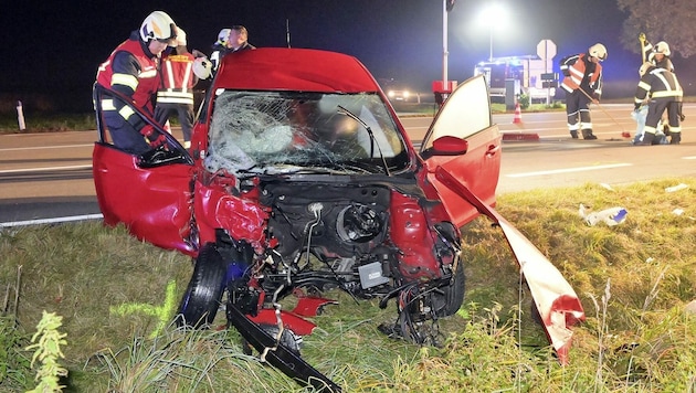 Der Motorblock des Pkw wurde aus dem Fahrzeug gerissen. (Bild: Manfred Fesl-m.fesl@speed.at)