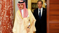 Saudi-Arabiens Außenminister Faisal bin Farhan wehrt sich gegen die Kritik aus den USA (im Bild: US-Außenminister Antony Blinken) (Bild: APA/AFP/POOL/JONATHAN ERNST)