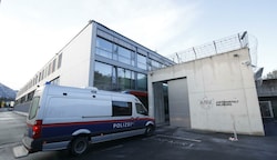 Ein möglicher Kriminalfall erschüttert die Justizanstalt Puch-Urstein in Slazburg. Zwei Justizwachebeamte wurden festgenommen. (Bild: Tschepp Markus)
