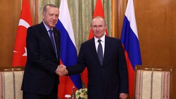 Wladimir Putin (r.) und Recep Tayyip Erdogan (l.) (Bild: Vyacheslav Prokofyev and Vyacheslav PROKOFYEV / POOL / AFP)