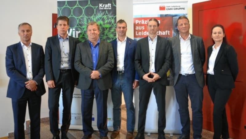 Hubert Pletz (Wuppermann), Armin Gößler (Hendrickson), Manfred Wehr (Stadtwerke Judenburg), Florian Hampel (Hage), Heinz Kettner (Stahl Judenburg), Heinz-Peter Schnedl (Pöls) und Bibiane Puhl (Kraft-Initiative). (Bild: Traby Jakob)