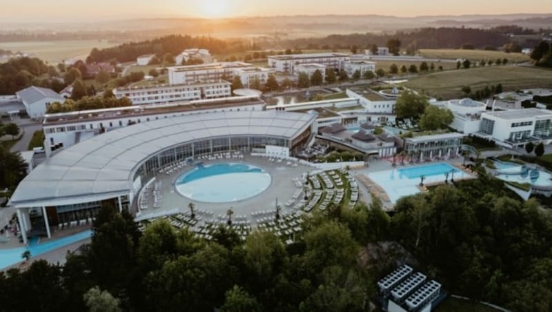 „Wir möchten unseren Beitrag leisten, dass sich Menschen auch in herausfordernden Zeiten bestmöglich regenerieren können“, sagt Karl Berghammer, Chef des SPA-Resort Therme Geinberg. (Bild: SPA Resort Therme Geinberg/Chris Perkles)