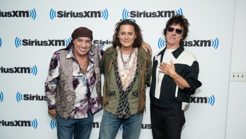 Steven Van Zandt, Johnny Depp und Jeff Beck besuchen die SiriusXM-Studios in New York, um ihr neues Album „18“ zu promoten. (Bild: APA/Noam Galai/Getty Images for SiriusXM/AFP)