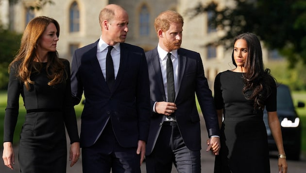 The relationship between Prince William and Prince Harry is considered strained. Now the heir to the throne has spoken about his brother for the first time in six years. (Bild: APA/Photo by Kirsty O‘Connor/AFP)