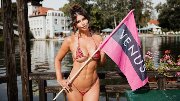 Micaela Schäfer wirbt im knappen Bikini für die Erotikmesse Venus. (Bild: Ronneburg, Marten / Action Press / picturedesk.com)