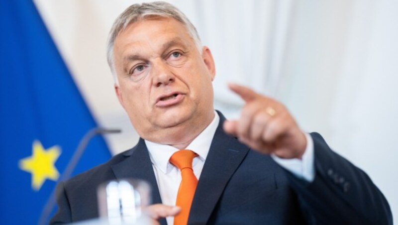 Einmal mehr isoliert: Ungarns Premier Orban (Bild: APA/GEORG HOCHMUTH)