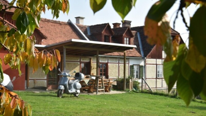 Das Elternhaus von Rudi Allmer in Stubenberg ist an die 100 Jahre alt. Bald wird der Schlosskutscher nicht mehr hier wohnen. (Bild: Christina Koppelhuber)