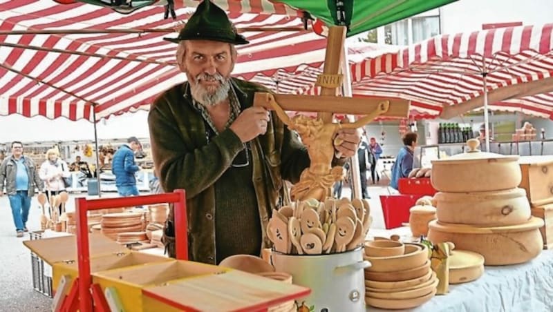 Edle Holzwaren findet man Ursulamarkt ebenfalls (Bild: Hronek Eveline)