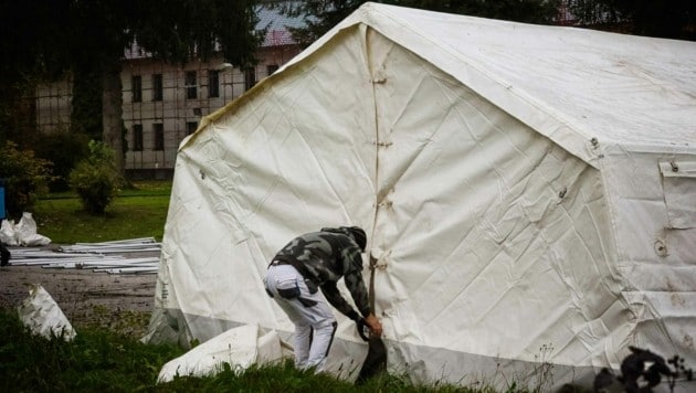 In Oberösterreich wurden bereits die ersten Zelte aufgestellt. (Bild: Pressefoto Scharinger © Daniel Scharinger)