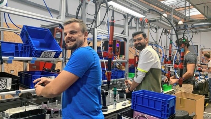 100 Mitarbeiter stellen am Standort Feldkirchen die Charger sorgfältig her. (Bild: Wassermann Kerstin)