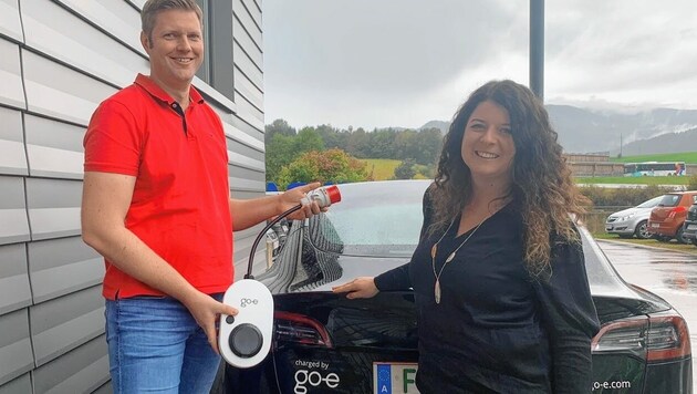 Go-e-Chefin Susanne Palli mit Marketingleiter Ronald Kroke: Ihr Charger lädt nicht nur schnell, sondern auch schlau. (Bild: Wassermann Kerstin)