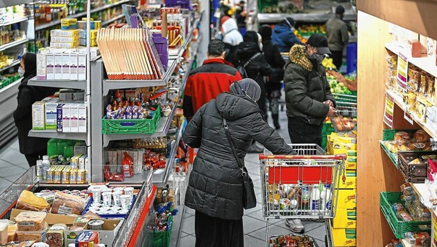 24.000 Menschen in Oberösterreich können in den Sozialmärkten einkaufen. (Bild: Alexander Schwarzl)
