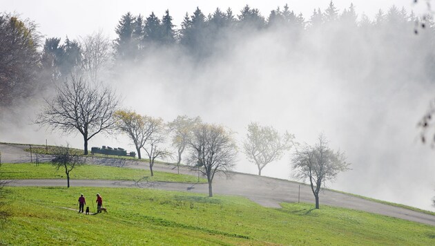 Ein Nebelmeer am Gmundnerberg in Gmunden (Bild: Wolfgang Spitzbart; .)