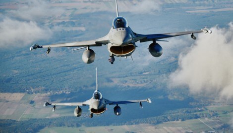 F-16-Jets der NATO (Bild: AFP/Radoslaw Jozwiak)