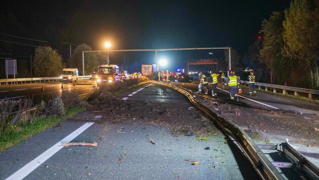 Aus der Inntalautobahn wurde ein Trümmerfeld. (Bild: zeitungsfoto.at/Liebl Daniel)