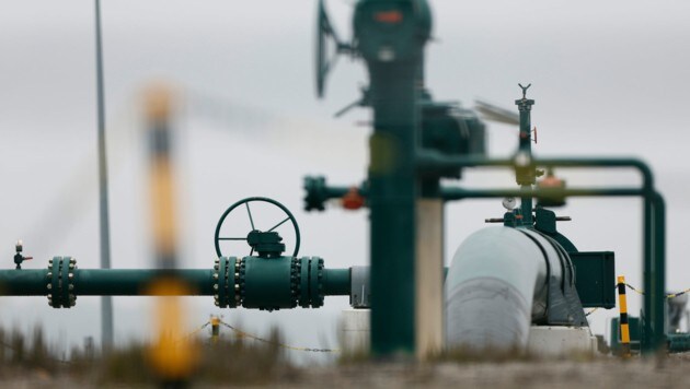 Das ukrainische Militär soll eine Ammoniak-Pipeline in der Region Charkiw gesprengt haben (Symbolbild). (Bild: AP/Jean-Francois Badias)