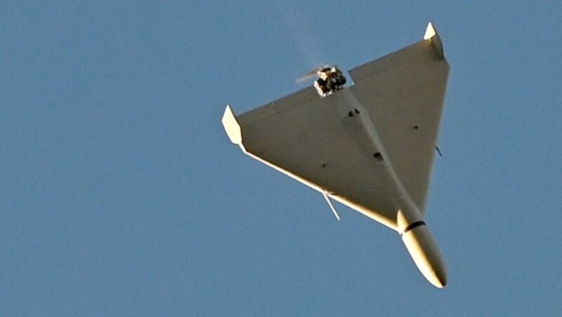 Eine Drohne vom Typ „Shahed“ aus iranischer Produktion (Bild: APA/AFP/Sergei SUPINSKY)