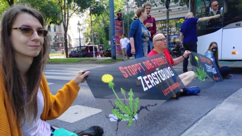 Martha Krumpeck am 16. Juni bei ihrem Protest (Bild: Letzte Generation Österreich)