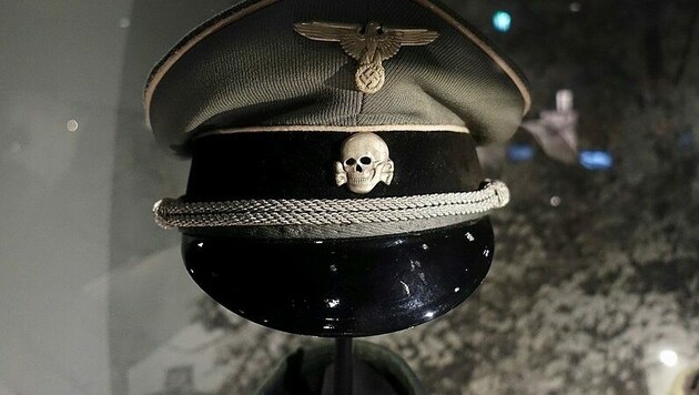 Die Kappe eines Angehörigen der SS im Zweiten Weltkrieg (Bild: WikiCommons)