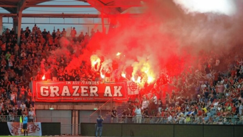 Das Derby-Feuer bei den GAK-Fans lodert bereits lichterloh. (Bild: Juergen Radspieler)