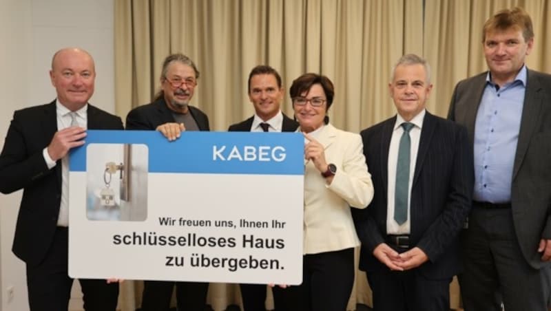 Statt Schlüssel sperren Chipkarten in der neuen Psychiatrie, die am Dienstag feierlich eingeweiht wurde. (Bild: KABEG)