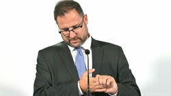 FPÖ-Fraktionsführer Christian Hafenecker (Bild: APA/HELMUT FOHRINGER)