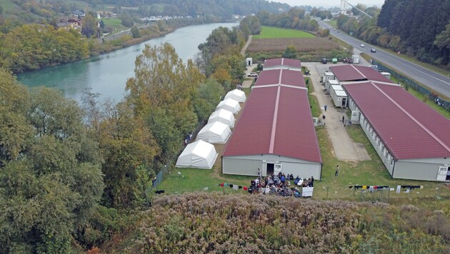 In Kärnten und Oberösterreich gibt es derzeit Zeltlager für Flüchtlinge. (Bild: SOBE HERMANN)