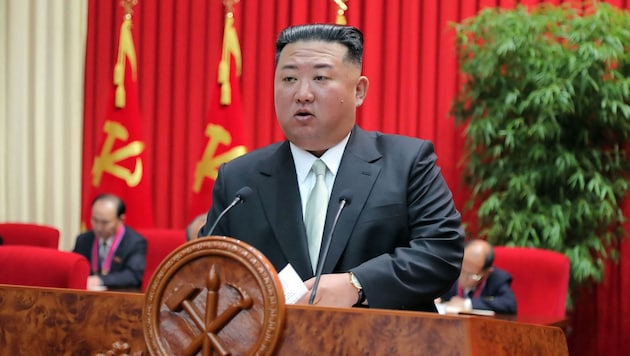 Kim Dzsong Un észak-koreai uralkodó (Bild: AFP)