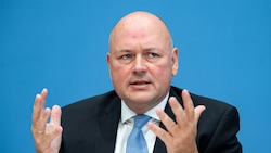 Der ehemalige BSI-Chef Arne Schönbohm (Bild: APA/AFP/POOL/Bernd von Jutrczenka)