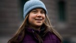 Greta Thunberg ist laut eigenen Angaben glücklich wie nie zuvor und will sich nun auch von der vordersten Klimaschutz-Front zurückziehen. (Bild: APA/AFP/Jonathan NACKSTRAND)