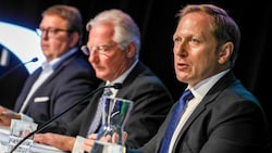 Energie-Steiermark-Vorstand Martin Graf, Kari Kapsch (Präsident des Verbands der Elektrotechnik) und E-Control-Vorstand Alfons Haber (von links) (Bild: Christian Fürthner)