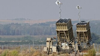 Zwei Batterien des israelischen Raketenabwehrsystems „Iron Dome“