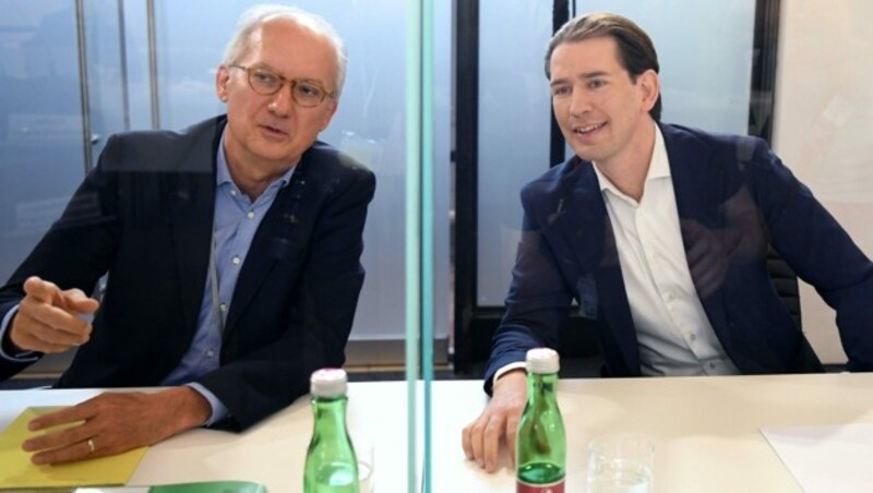 Sebastian Kurz und sein Anwalt Werner Suppan (Bild: APA/Helmut Fohringer)