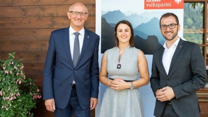 VP-Chef Mattle, mögliche Landesrätin Astrid Mair, neuer VP-Landesgeschäftsführer Sebastian Kolland (Bild: Tiroler Volkspartei)