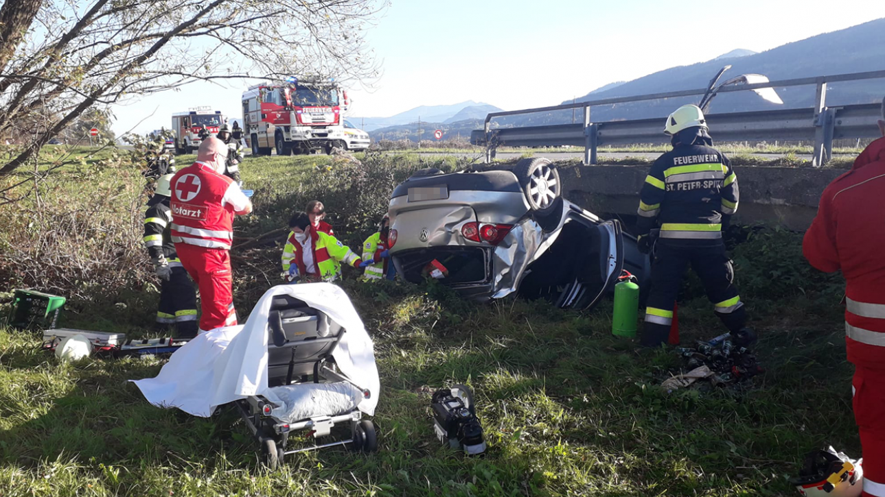 Auto-Unfall in Molzbichl (Bild: FF St. Peter-Spittal)