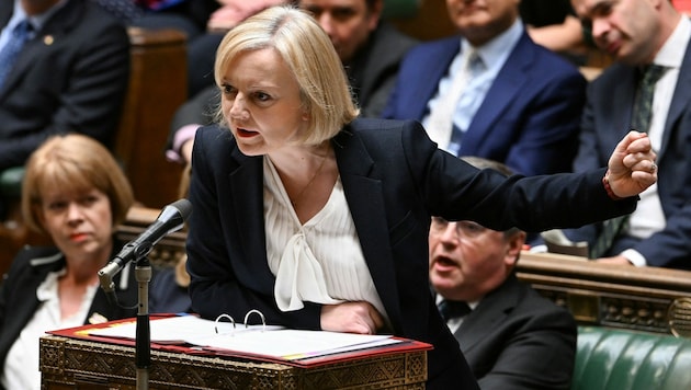 Liz Truss hat mit Gegenwind in der eigenen Partei zu kämpfen. (Bild: AFP)