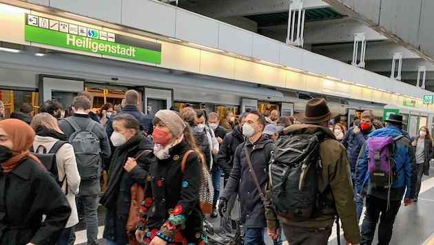 Die hohen Spritpreise und die enormen Teuerungen sorgen jetzt für noch vollere Öffis in der Stadt. (Bild: zVg)