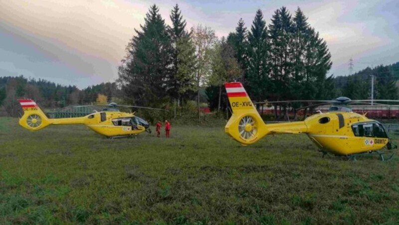 Auch zwei Hubschrauber standen im Einsatz (Bild: zeitungsfoto.at/Liebl Daniel)