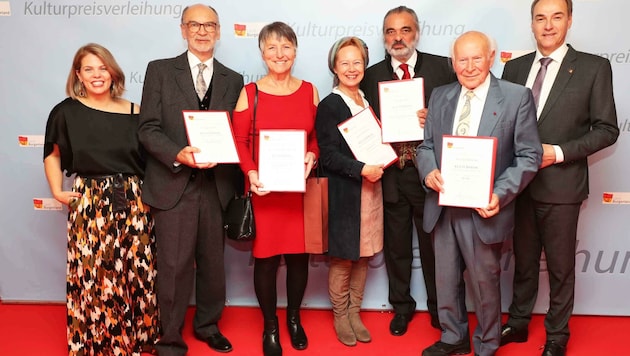 Die Landeskulturpreisträger mit Claudia Priber und Landesrat Schneemann (Bild: Judt Reinhard)
