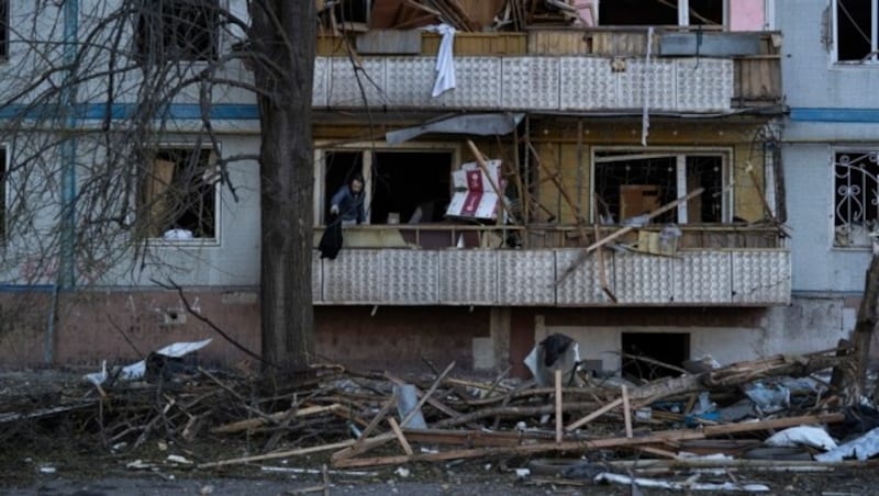Zerstörtes Wohnhaus nach einem russischen Angriff in Saporischschja (Bild: The Associated Press)