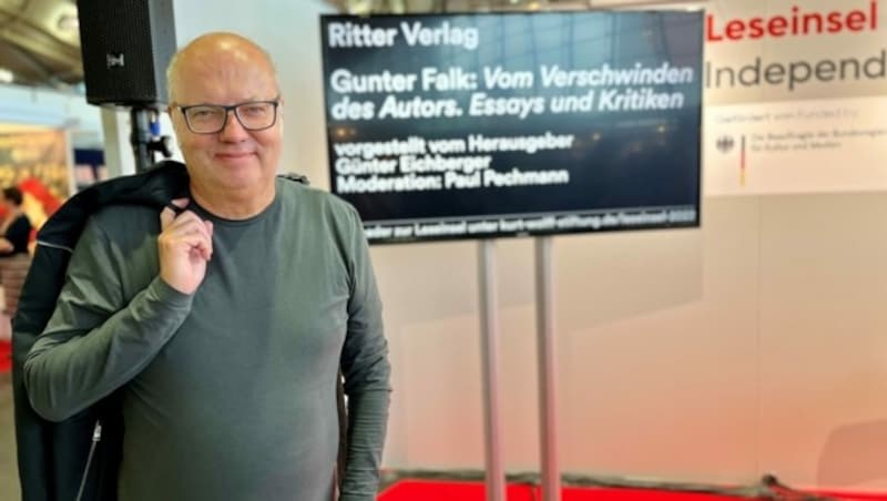 Günter Eichberger präsentierte den von ihm herausgegebenen Band mit Texten von Gunter Falk (Bild: Christoph Hartner)