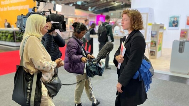 Autorin Marie Gamillscheg stand zuletzt auf der Longlist für den Deutschen Buchpreis. Das mediale Interesse ist dementsprechend groß. (Bild: Christoph Hartner)