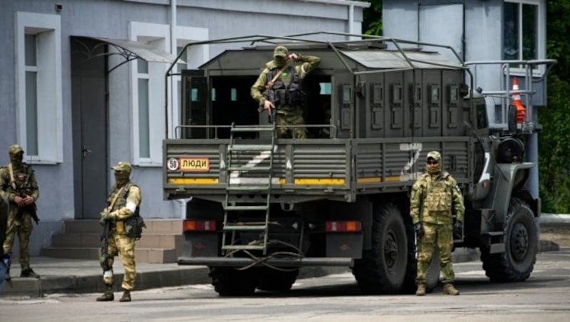 Russische Soldaten in Cherson (Bild: AP)