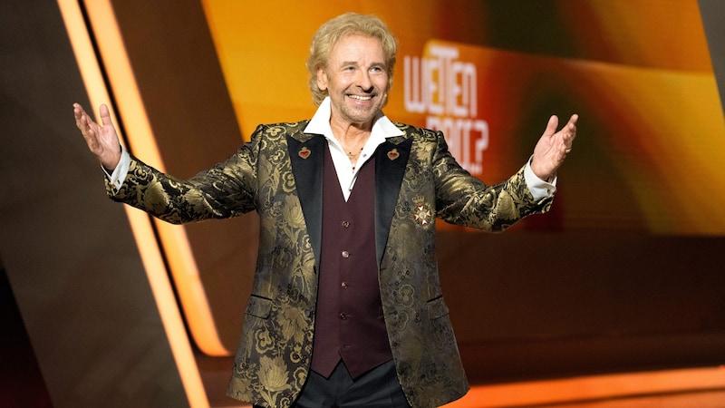 Thomas Gottschalk moderierte „Wetten, dass..?“ von 1987 bis 1992, von 1994 bis 2011 und dann noch mal in einmal jährlich stattfindenden Revival-Specials von 2021 bis 2023. Sein dritter Abschied von der Show sollte nun sein unwiderruflich letzter sein. (Bild: ORF)