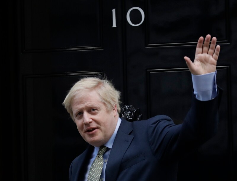 Boris Johnson 2019 als frischgebackener Regierungschef in der Downing Street - Kehrt er wieder dorthin zurück? (Bild: Copyright 2019 The Associated Press. All rights reserved)