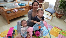 Die „Krone“ besuchte die Mama und die herzigen Zwillinge im vietnamesischen Hanoi. (Bild: Jauschowetz Christian)
