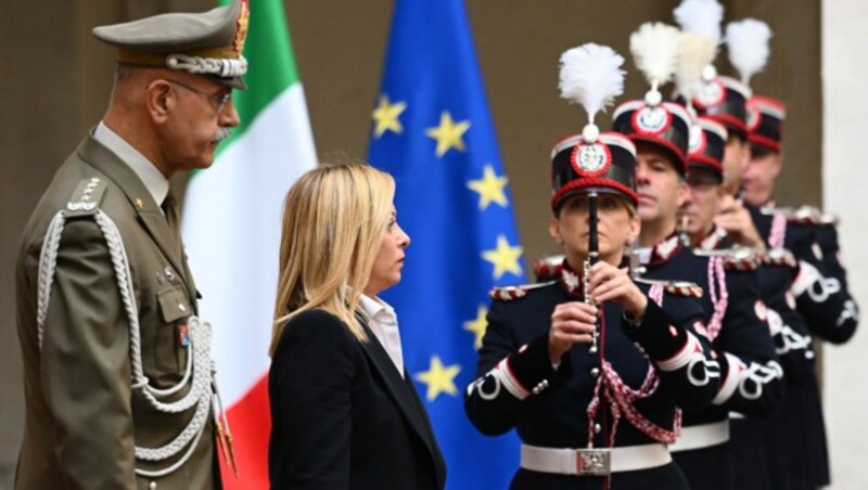 Die Zeremonie der Amtsübergabe fand am Regierungssitz, dem Palazzo Chigi in Rom, statt. (Bild: AFP)