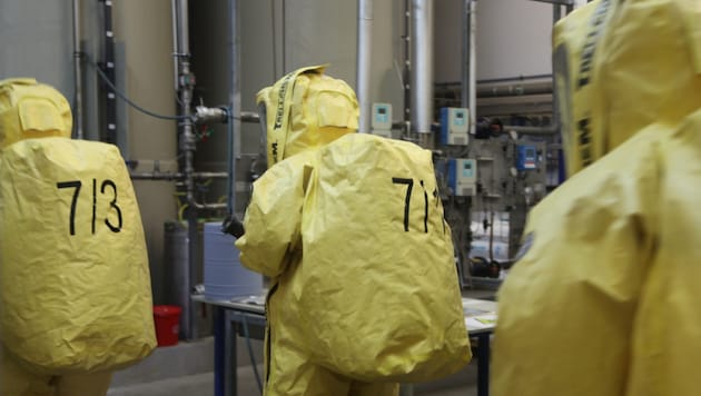 The symbolic image shows an ammonia leak (Bild: APA/STF JENNERSDORF/EDUARD ERBER)